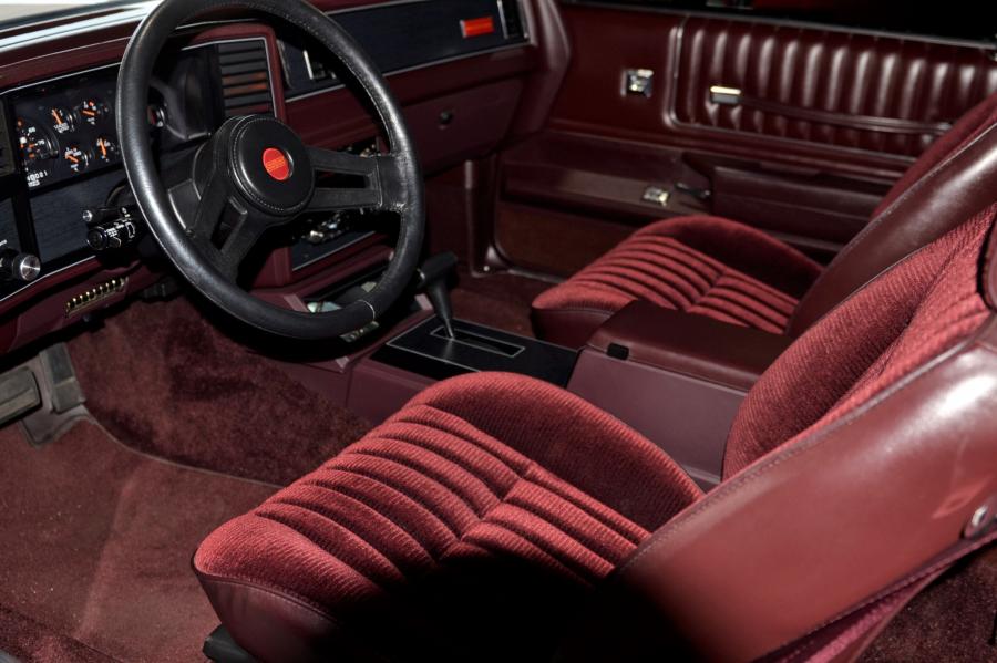 Интерьер Chevrolet Monte Carlo SS 1985 года  (фото 36 из 69)